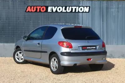 Sell Peugeot 206 2003 - 2750 EUR, 194000 km - AUTO.MOTO.pt