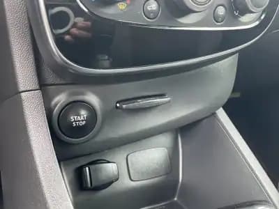 Vendo Renault Clio 2018 - 9600 EUR, 193898 km - AUTO.MOTO.pt