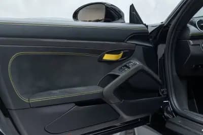 Sell Porsche 718 Cayman 2021 - 134950 EUR, 23000 km - AUTO.MOTO.pt