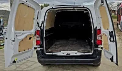 Vendo Peugeot Partner 2022 - 14900 EUR, 84625 km - AUTO.MOTO.pt