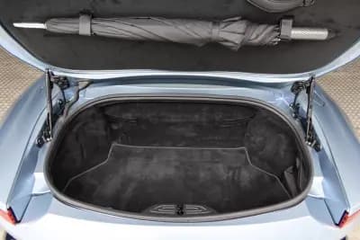 Sell Aston Martin V8 Vantage Roadster 2021 - 165000 EUR, 14873 km - AUTO.MOTO.pt