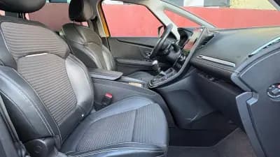 Vendo Renault Scénic 2019 - 16900 EUR, 69000 km - AUTO.MOTO.pt