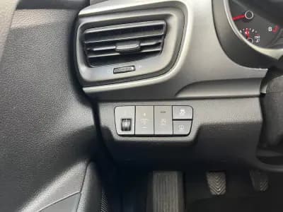 Vendo Kia Stonic 2022 - 13750 EUR, 81000 km - AUTO.MOTO.pt