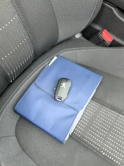 Vendo Peugeot 308 2015 - 8900 EUR, 210000 km - AUTO.MOTO.pt