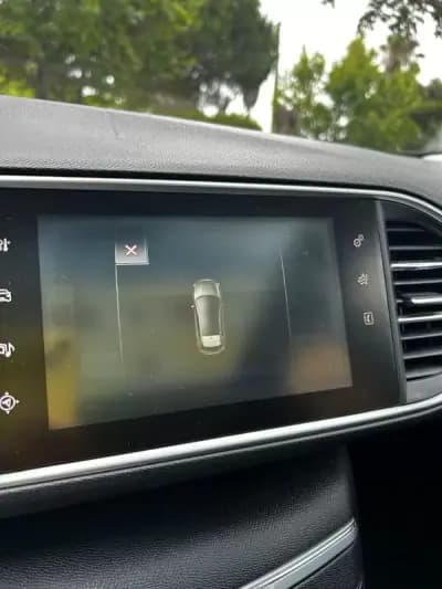 Vendo Peugeot 308 2015 - 8900 EUR, 210000 km - AUTO.MOTO.pt