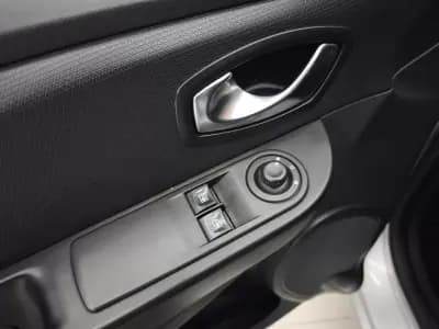 Sell Renault Clio 2015 - 9250 EUR, 201119 km - AUTO.MOTO.pt