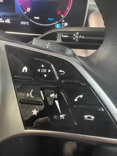 Vendo Mercedes-Benz GLC 220 2024 - 72990 EUR, 24415 km - AUTO.MOTO.pt