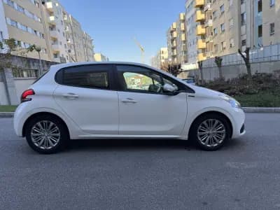 Vendo Peugeot 208 2018 - 9450 EUR, 128000 km - AUTO.MOTO.pt