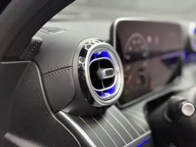 Vendo Mercedes-Benz C 300 2024 - 51990 EUR, 20500 km - AUTO.MOTO.pt