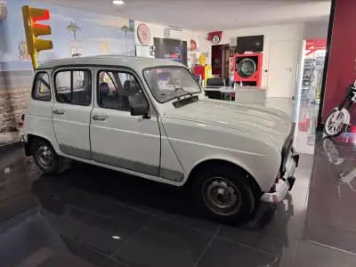 Vendo Renault 4 1992 - 5500 EUR, 144000 km - AUTO.MOTO.pt