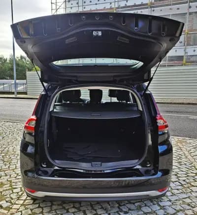 Vendo Renault Grand Scénic 2017 - 13990 EUR, 140000 km - AUTO.MOTO.pt