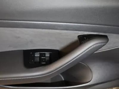 Vendo Tesla Model 3 2020 - 22500 EUR, 151000 km - AUTO.MOTO.pt