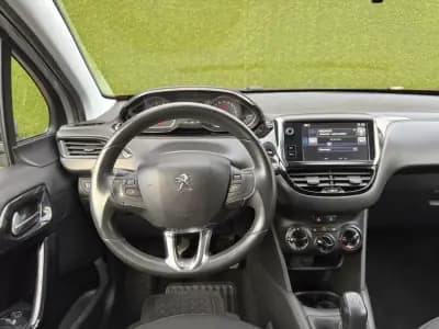 Vendo Peugeot 208 2016 - 8900 EUR, 178000 km - AUTO.MOTO.pt