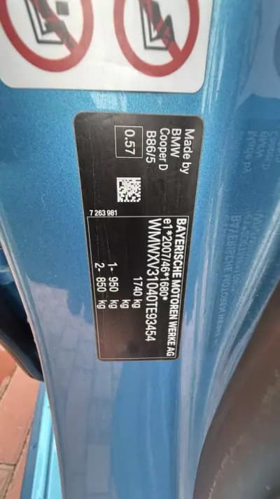 Vendo MINI Cooper 2018 - 19990 EUR, 102000 km - AUTO.MOTO.pt