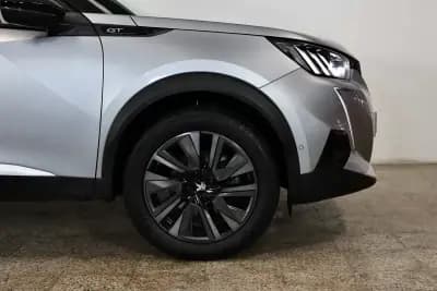 Vendo Peugeot 2008 2021 - 23900 EUR, 30000 km - AUTO.MOTO.pt