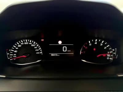 Vendo Peugeot 208 2020 - 13950 EUR, 98000 km - AUTO.MOTO.pt