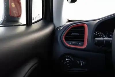 Vendo Jeep Renegade 2020 - 27500 EUR, 24000 km - AUTO.MOTO.pt