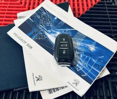 Vendo Peugeot 308 2020 - 23990 EUR, 32813 km - AUTO.MOTO.pt