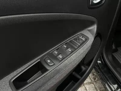 Vendo Renault Zoe 2020 - 15250 EUR, 80651 km - AUTO.MOTO.pt