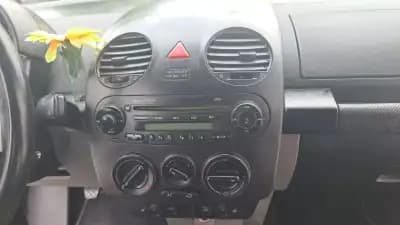 Vendo Volkswagen New Beetle Cabriolet 2004 - 9890 EUR, 127830 km - AUTO.MOTO.pt