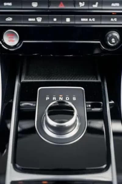 Vendo Jaguar XF 2017 - 24990 EUR, 145800 km - AUTO.MOTO.pt