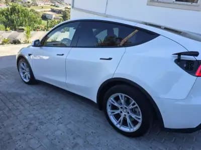 Vendo Tesla Model Y 2022 - 37000 EUR, 90000 km - AUTO.MOTO.pt