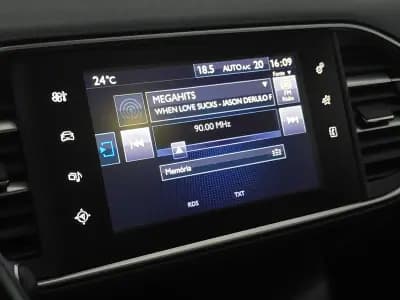 Vendo Peugeot 308 2018 - 12950 EUR, 134000 km - AUTO.MOTO.pt