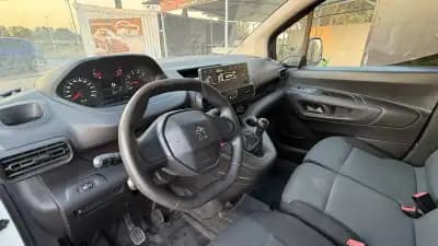 Vendo Peugeot Partner 2020 - 12990 EUR, 130000 km - AUTO.MOTO.pt