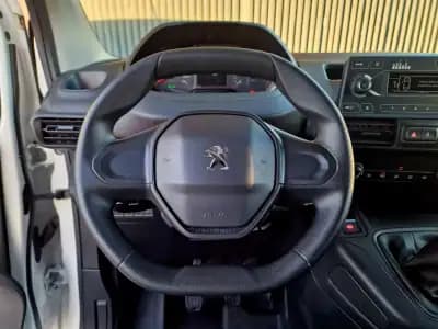 Vendo Peugeot Partner 2021 - 13990 EUR, 106734 km - AUTO.MOTO.pt