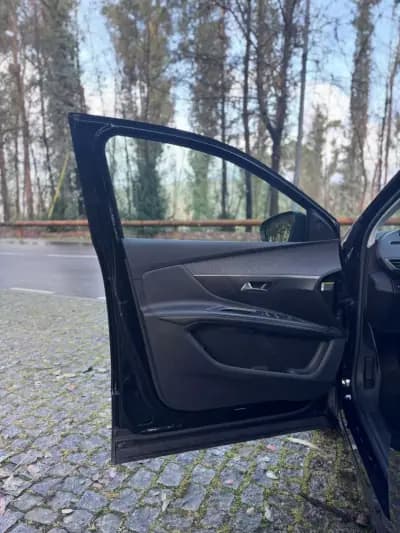 Vendo Peugeot 3008 2021 - 23500 EUR, 113156 km - AUTO.MOTO.pt