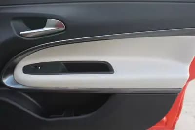 Vendo Fiat 600e 2023 - 29980 EUR, 7039 km - AUTO.MOTO.pt