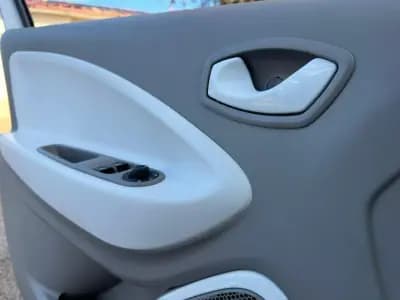 Vendo Renault Zoe 2019 - 16900 EUR, 25417 km - AUTO.MOTO.pt