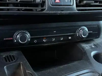 Vendo Peugeot Partner 2021 - 14990 EUR, 81900 km - AUTO.MOTO.pt