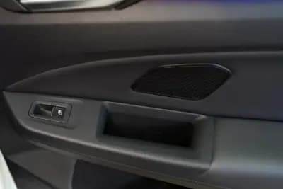 Vendo Volkswagen Golf 2021 - 34970 EUR, 88000 km - AUTO.MOTO.pt