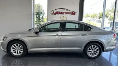 Vendo Volkswagen Passat 2018 - 16499 EUR, 183121 km - AUTO.MOTO.pt