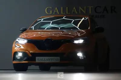 Vendo Renault Mégane 2023 - 75000 EUR, 4000 km - AUTO.MOTO.pt