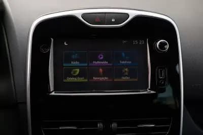 Sell Renault Clio 2017 - 11999 EUR, 138000 km - AUTO.MOTO.pt