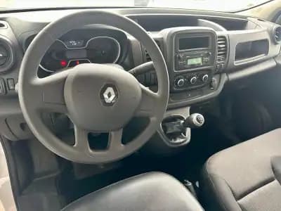 Vendo Renault Trafic 2021 - 22990 EUR, 89900 km - AUTO.MOTO.pt