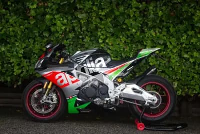 Sell Aprilia RSV4 1100 2018 - 16500 EUR, 14200 km - AUTO.MOTO.pt