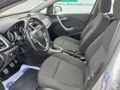 Vendo Opel Astra 2010 - 5450 EUR, 144431 km - AUTO.MOTO.pt