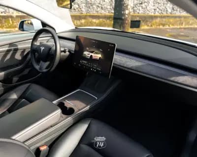 Vendo Tesla Model 3 2022 - 32990 EUR, 121900 km - AUTO.MOTO.pt