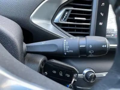 Vendo Peugeot 308 SW 2019 - 13000 EUR, 76390 km - AUTO.MOTO.pt