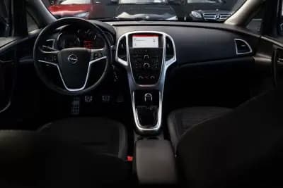 Sell Opel Astra Sports Tourer 2015 - 7999 EUR, 278000 km - AUTO.MOTO.pt