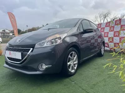 Vendo Peugeot 208 2012 - 4490 EUR, 425090 km - AUTO.MOTO.pt