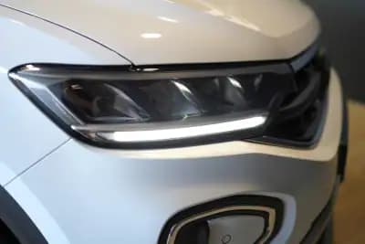 Vendo Volkswagen T-Roc 2023 - 21990 EUR, 70000 km - AUTO.MOTO.pt