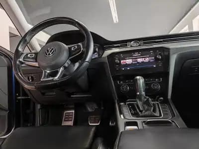 Vendo Volkswagen Passat Variant 2018 - 21990 EUR, 137500 km - AUTO.MOTO.pt