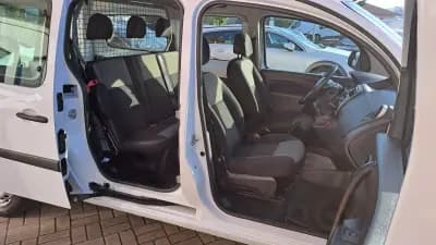 Vendo Renault Kangoo 2019 - 18900 EUR, 190869 km - AUTO.MOTO.pt