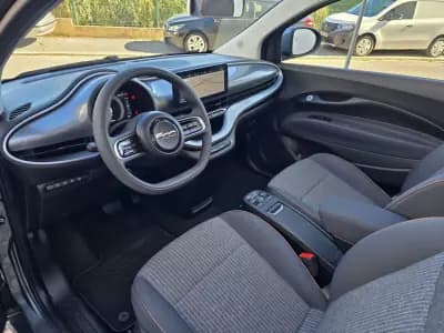 Vendo Fiat 500e C 2022 - 19950 EUR, 6000 km - AUTO.MOTO.pt