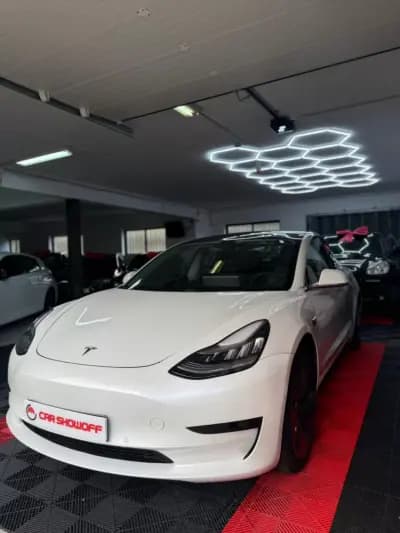 Vendo Tesla Model 3 2020 - 24900 EUR, 119316 km - AUTO.MOTO.pt