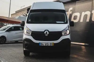Vendo Renault 2018 - 17680 EUR, 154920 km - AUTO.MOTO.pt